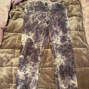 Lululemon size 10, 25” inseam. Worn once. Tie dye legging